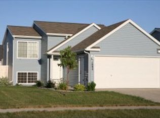 1892 Huntington Ln, West Fargo, ND 58078