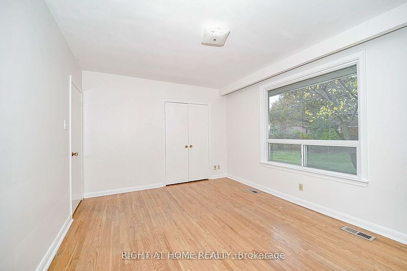 Toronto House for rent - 4 Bedrooms — photo 11