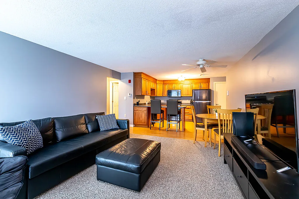 2 bed, 810 sqft, $2,300 — Photo 2