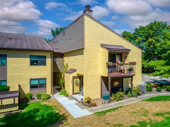 889 Hampton Ridge Dr, Akron, OH 44313