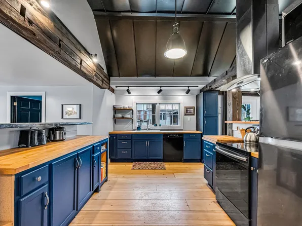 3796 VT Route 30, Jamaica, VT 05343