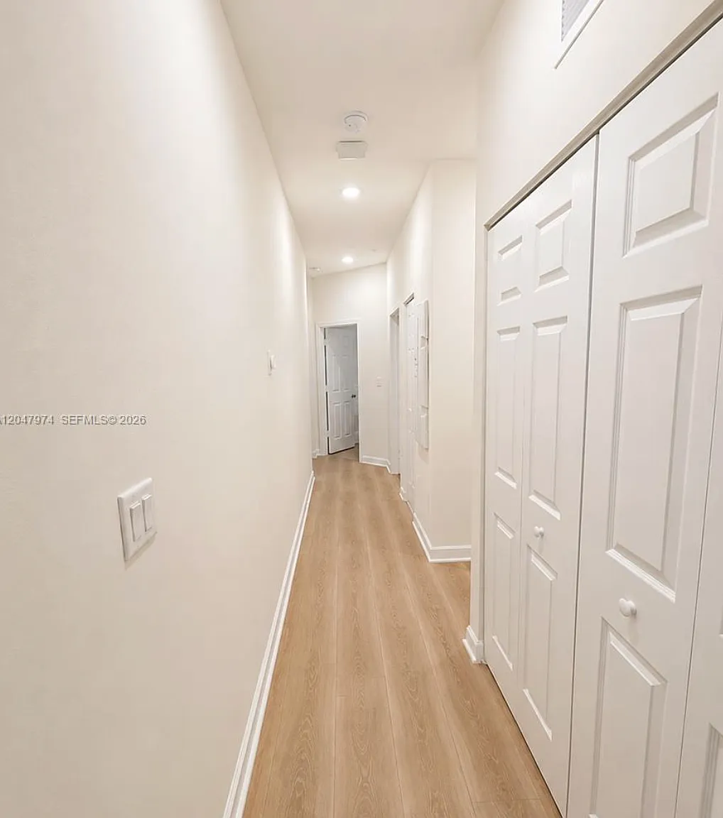 4 bed, 2.5 bath, 1705 sqft, $3,000 — Photo 4