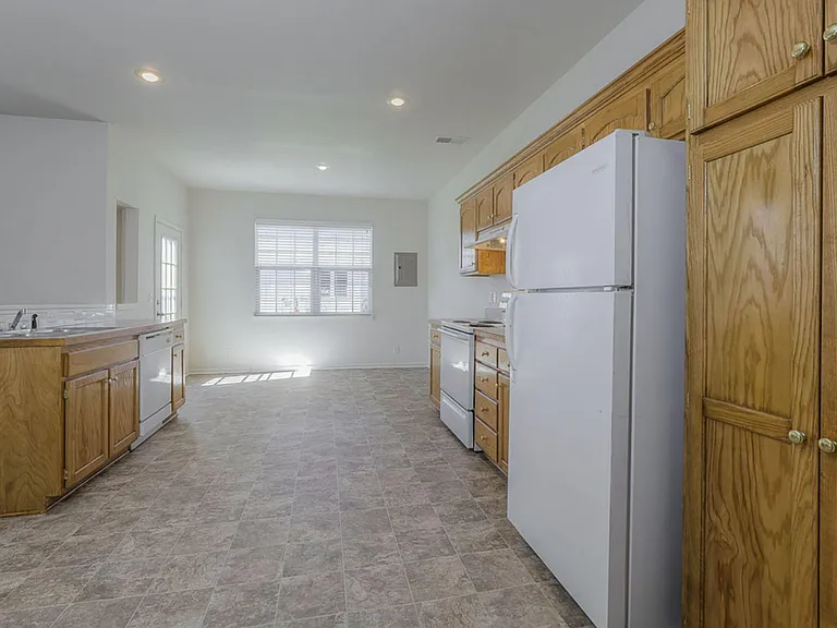 Sycamore - Kitchen / Dining Area