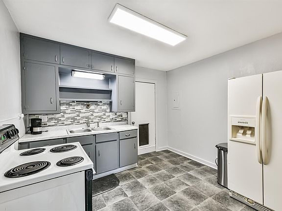 5th image of 1021 Maple St