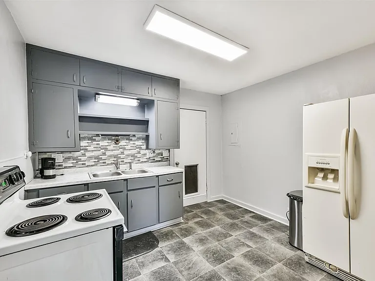 1021 Maple St — Photo 5