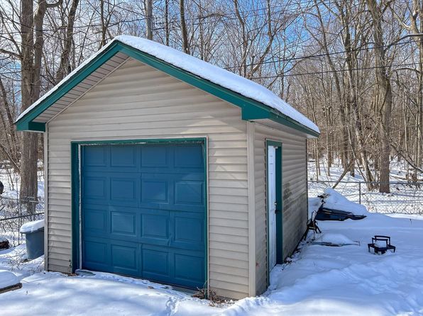 4109 Nelsey Rd, Waterford, MI 48329