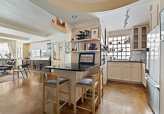 2nd image of 3 E 69th St #1/2B