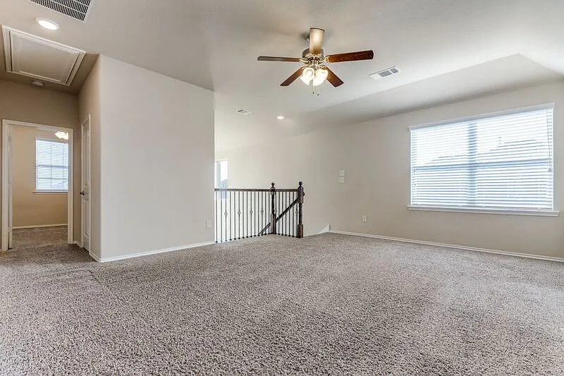3 bed, 2.5 bath, 2205 sqft, $2,575 — Photo 4