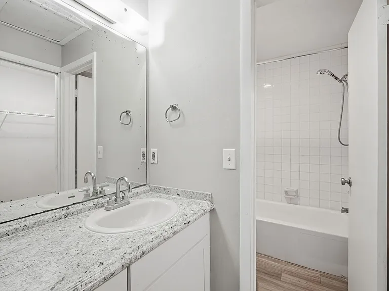 1910 W Sligh Ave #E102 — Photo 22
