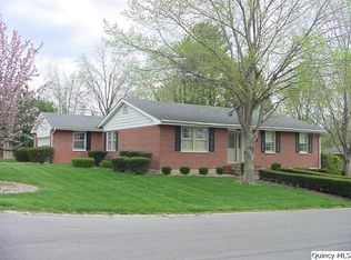 1623 Manor Hill Dr, Quincy, IL 62301