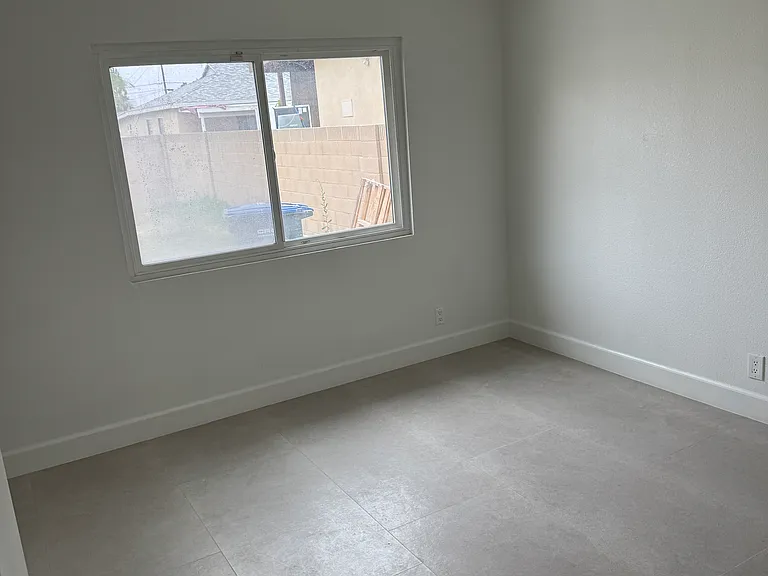 10951 Oak St — Photo 7