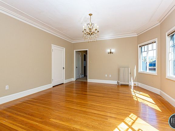 3rd image of 436 Sunnyslope Ave #1