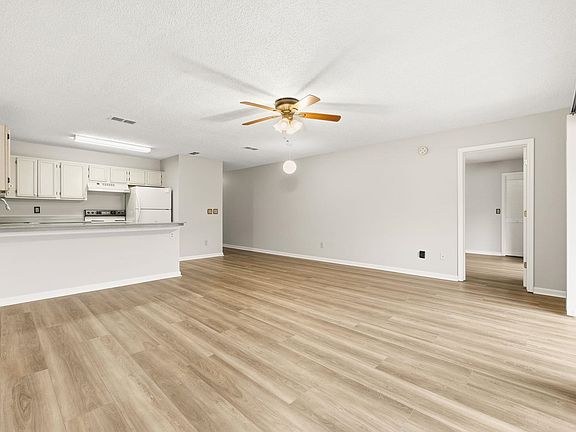 5th image of 1129 White Tree Ln. #D