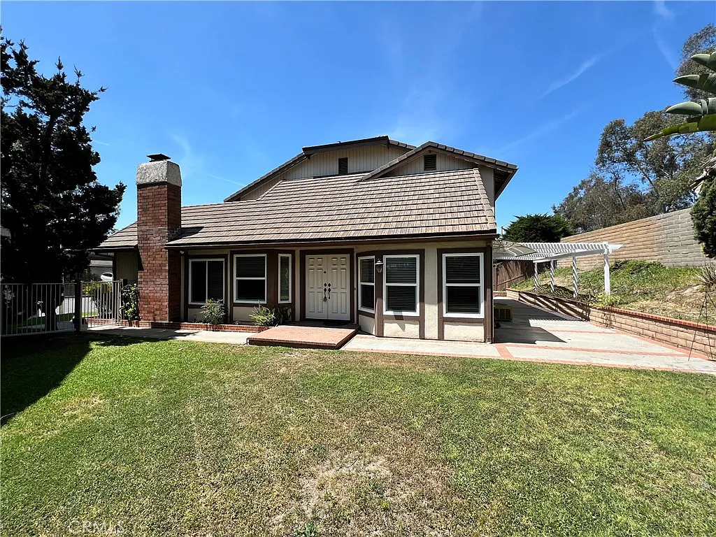 3 bed, 2.5 bath, 1858 sqft, $4,800 — Photo 4