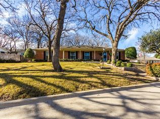 648 Springhill Ct, Hurst, TX 76054