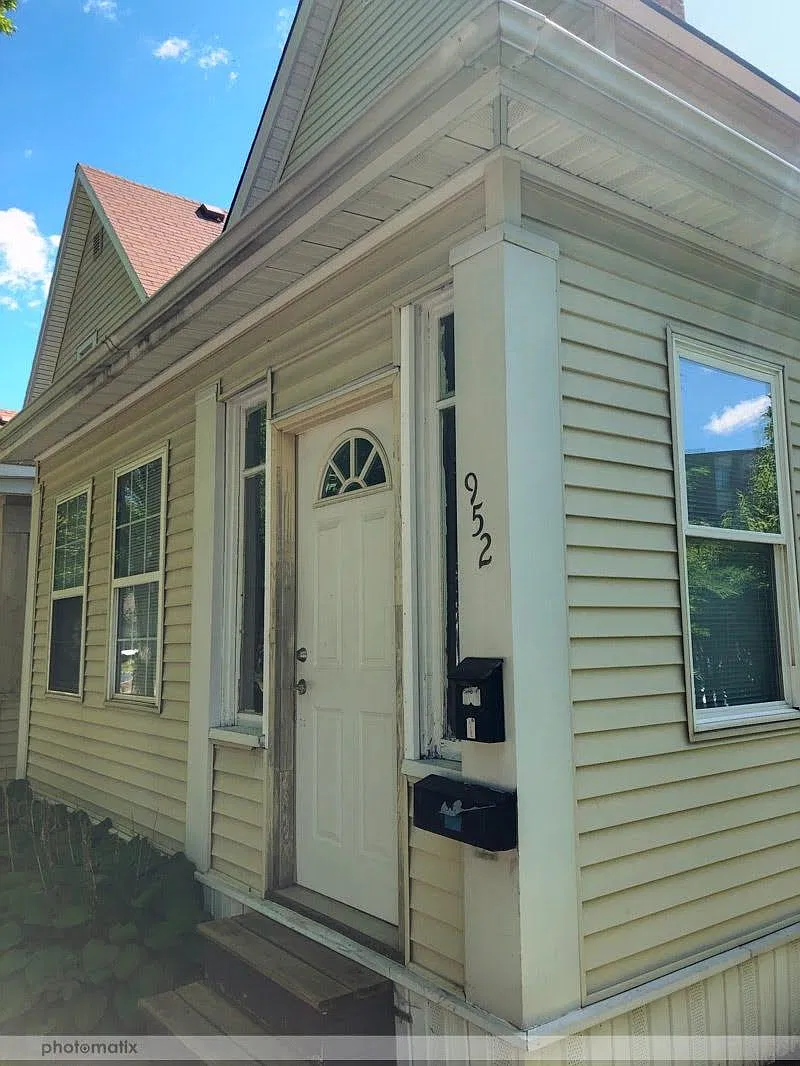 952 22nd Ave NE — Photo 3