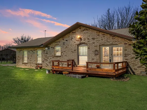 304 W Thomas St, Leonard, TX 75452