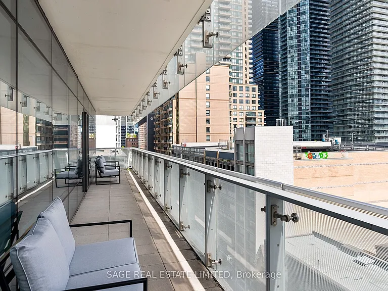 1 Bloor St E #510 — Photo 37