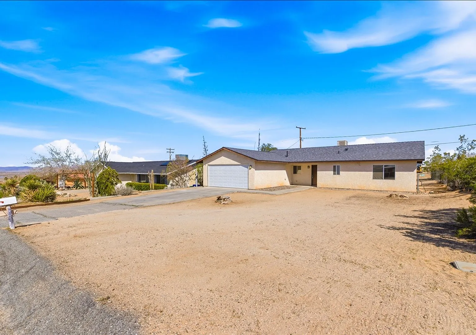 3 Bedroom in Indian Cove Neighborhood — Photo 4
