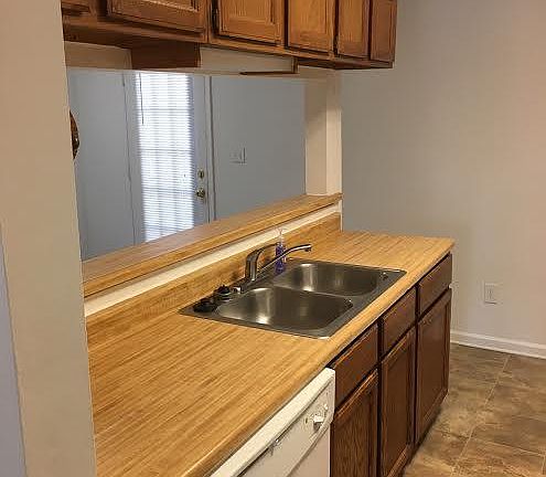 5th image of 1912 Stanhope Ct
