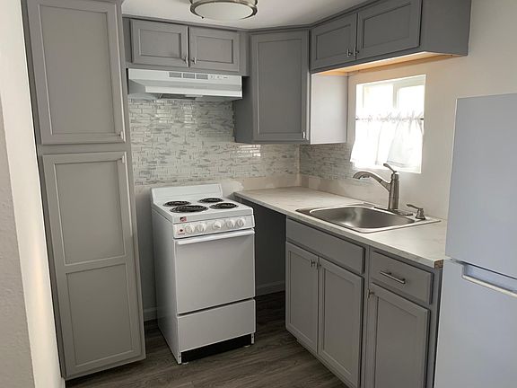 3rd image of 1308 Winslow Ave