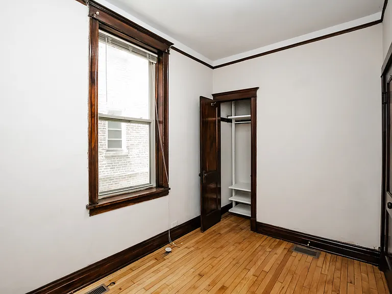 2624 W Iowa St #1R — Photo 8