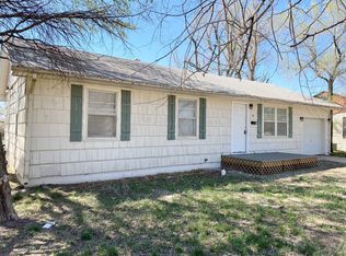 19 Sunset Dr, Hutchinson, KS 67502