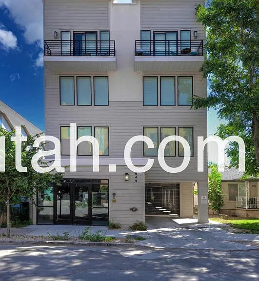 945 S Washington St #101 — Photo 4