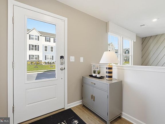 3rd image of 475 Presidents Pointe Ave