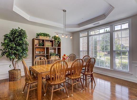 3rd image of 528 Willow Brook Dr