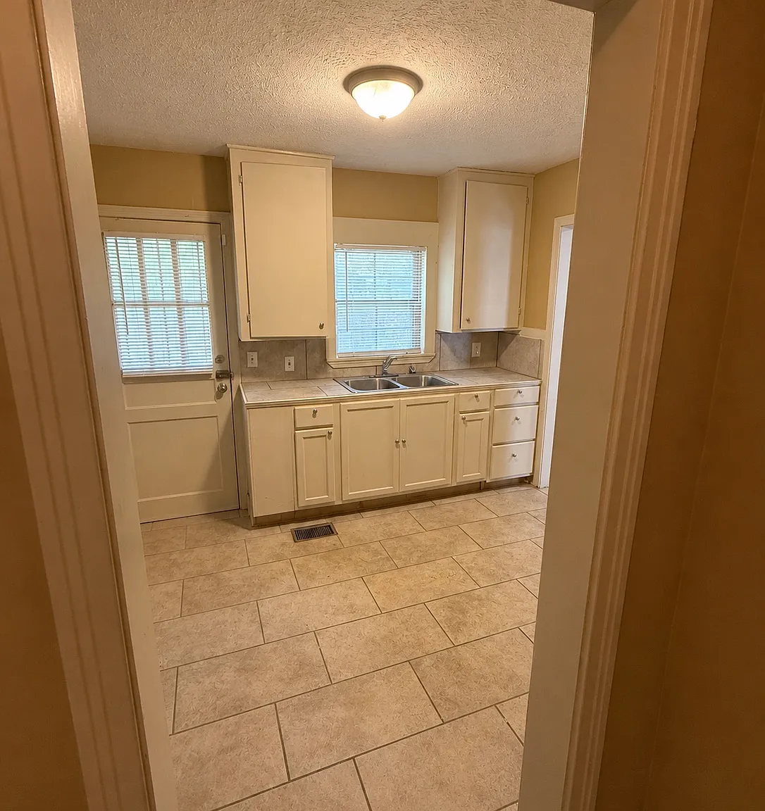 3 bed, 1488 sqft, $1,000 — Photo 4