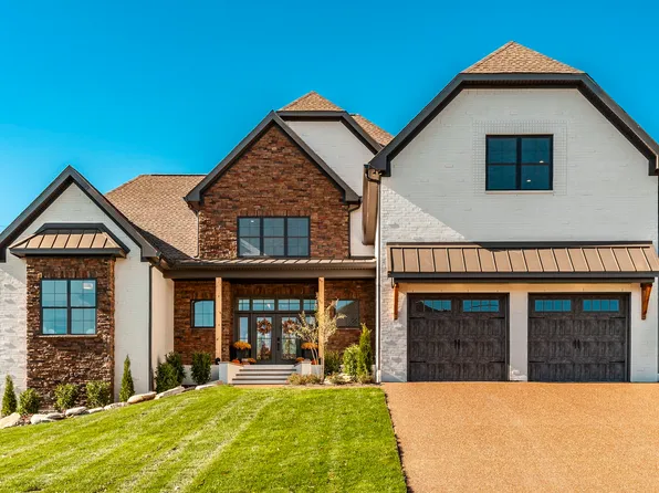 126 Governors Point Blvd, Hendersonville, TN 37075