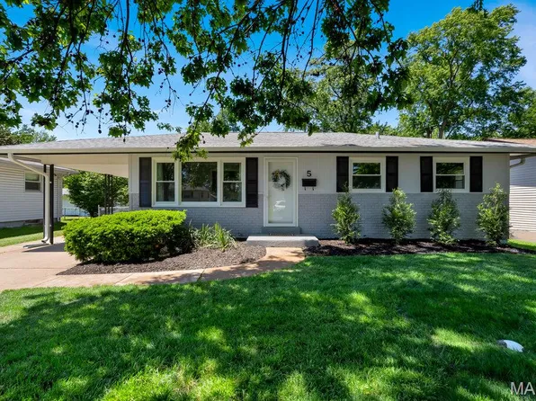 5 Manor Dr, Florissant, MO 63031