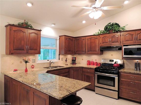 3rd image of 9852 Forestview Dr