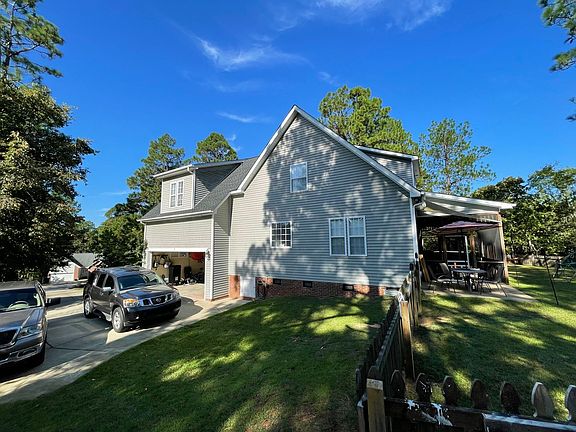 3rd image of 34 Woodbury Ln