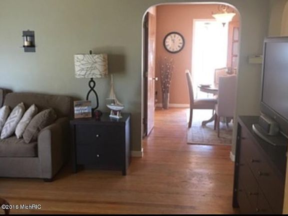 3rd image of 2266 Everest Ave SE