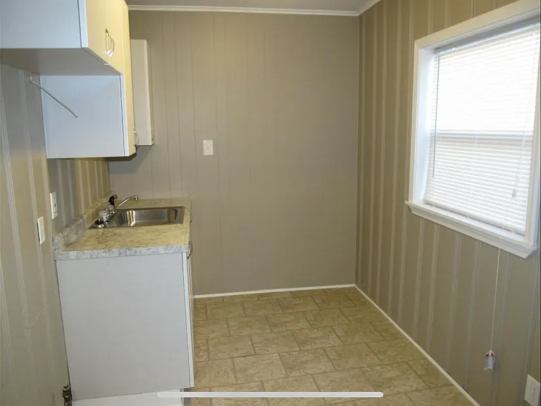 10706 Hickman Mills Dr — Photo 5