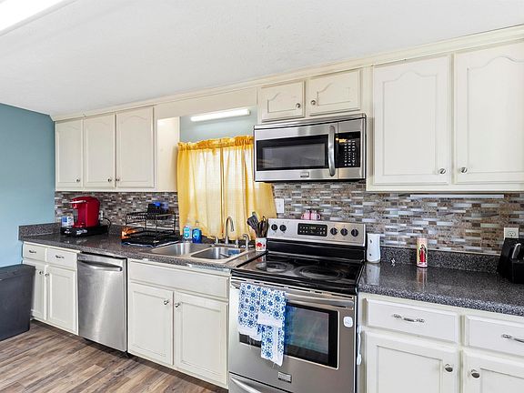 4th image of 291 Central Curve Rd