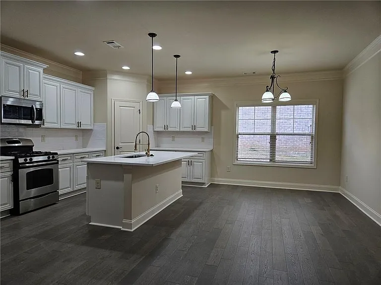 3155 Stonecrest Dr — Photo 6