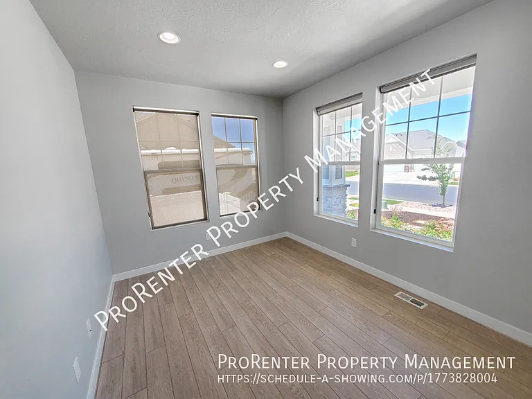 1509 W 450 S — Photo 24