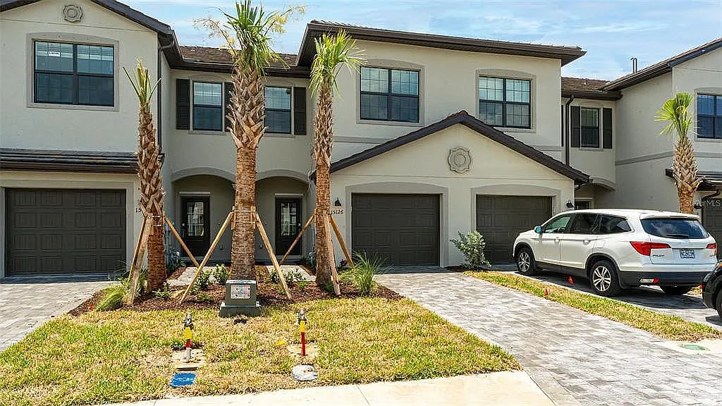 3 bed, 2.5 bath, 1879 sqft, $3,200 — Photo 4