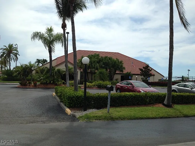 11110 Caravel Cir #101 — Photo 24