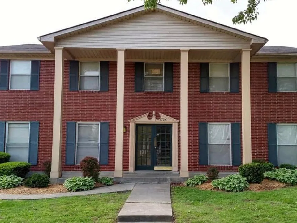 1706 Valley Forge Way #2