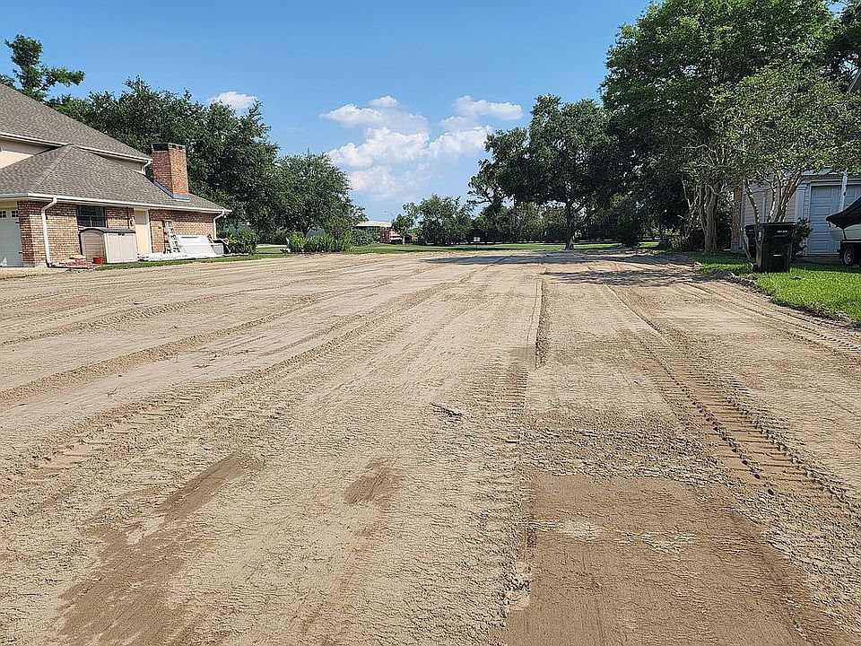 1st image of 8 Chateau Trianon Dr