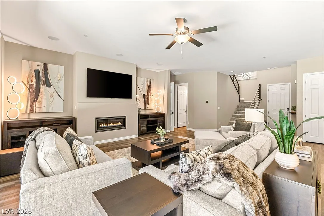 5 bed, 4.5 bath, 4282 sqft, $9,600 — Photo 3