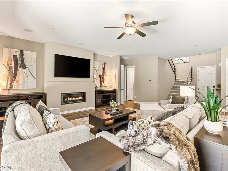 1133 Pandora Canyon St — Photo 3