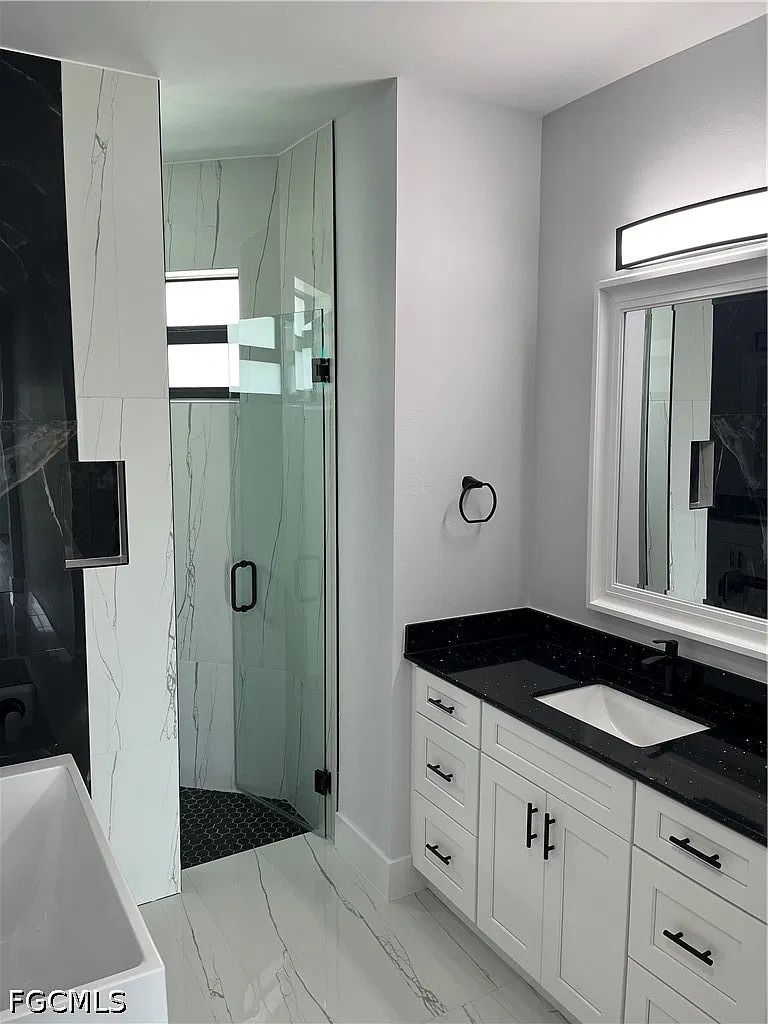 3 bed, 2.0 bath, 1833 sqft, $2,100 — Photo 4