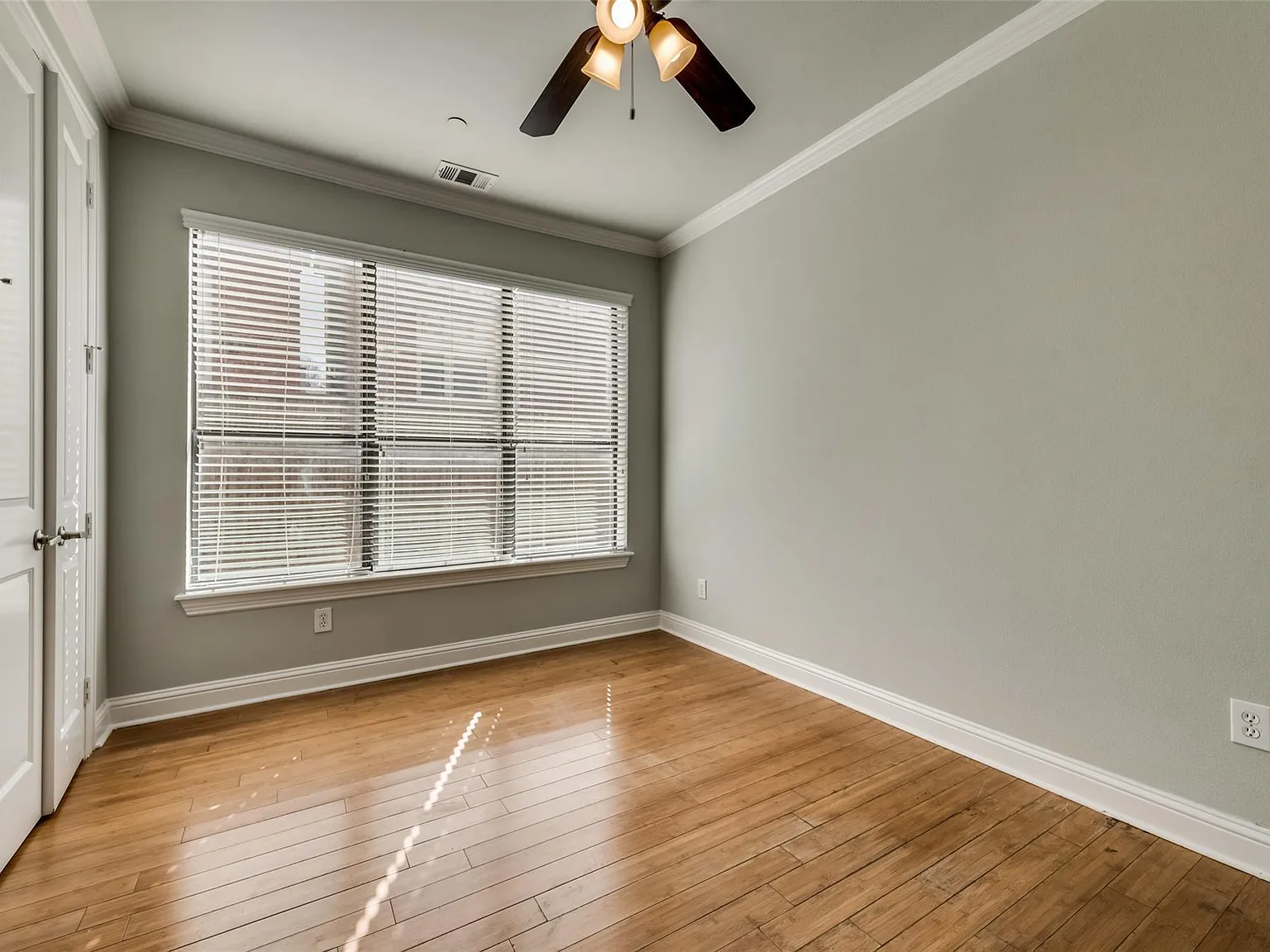 3 bed, 2.5 bath, 2266 sqft, $3,990 — Photo 4