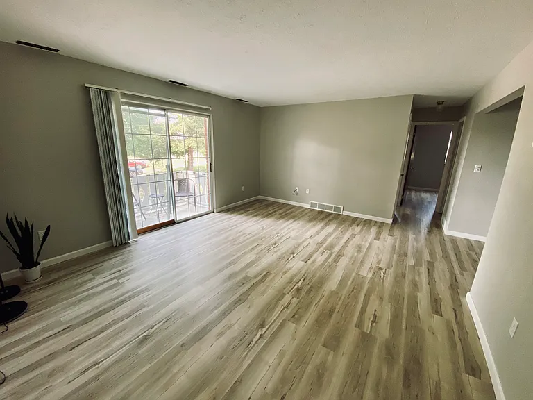 1311 Old Eagle Dr — Photo 2