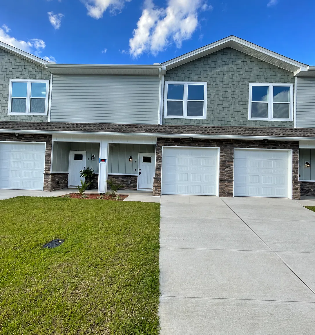 3 bed, 2.5 bath, 1420 sqft, $2,299 — Photo 1